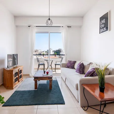 Welcome! Perfect Location-city Center Apartment