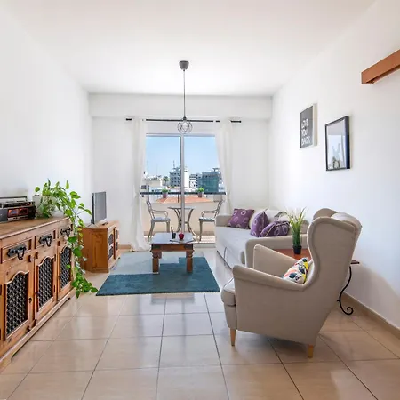 Welcome! Perfect Location-city Center Apartment *